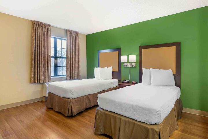 Room 16 of 28