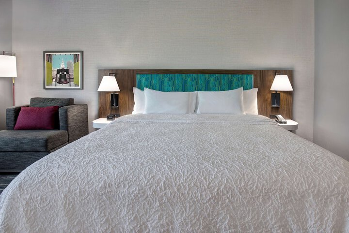 Room 27 of 40