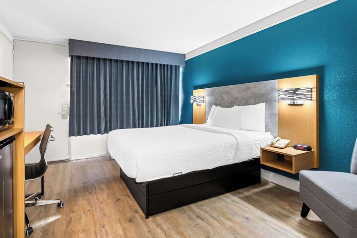 Room 21 of 37