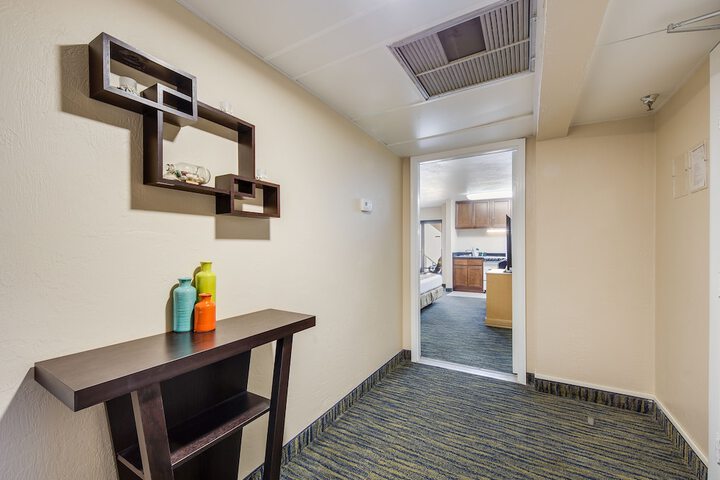 Room 33 of 64