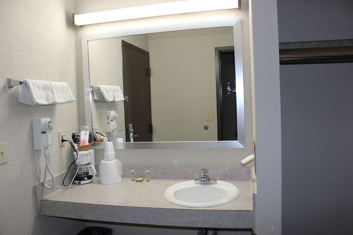 Super 8 by Wyndham Missouri Valley