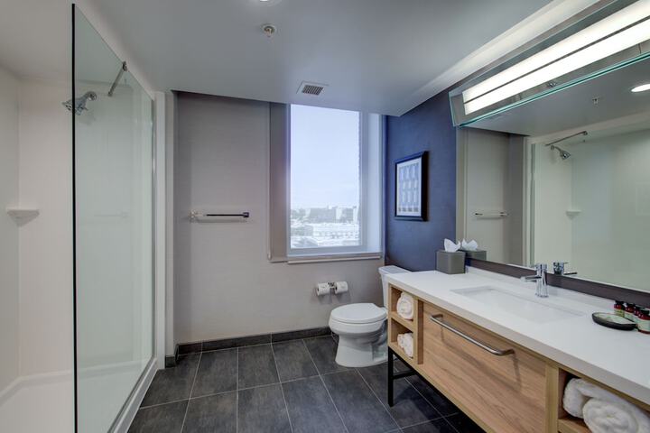 Threefoot Hotel Meridian, a Tribute Portfolio Hotel