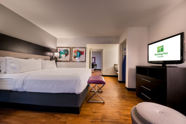 Room 21 of 38