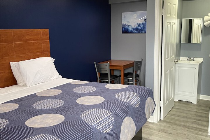 Room 30 of 34
