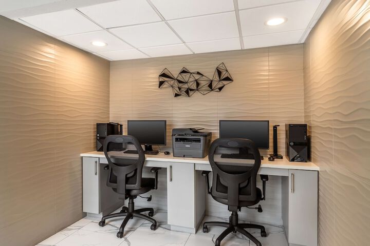 Business Center 35 of 35