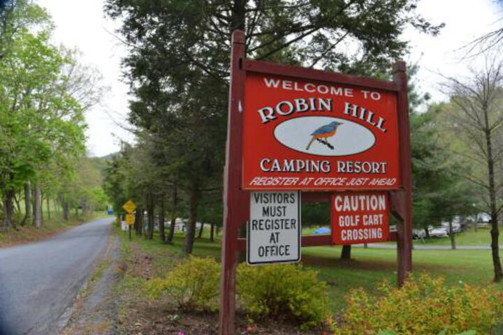 Robin Hill Camping Resort Cottage 7