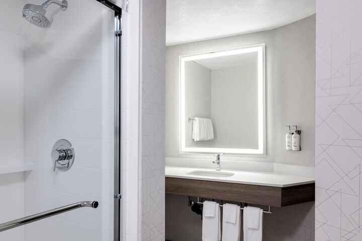 Holiday Inn Express Portland South-Lake Oswego by IHG