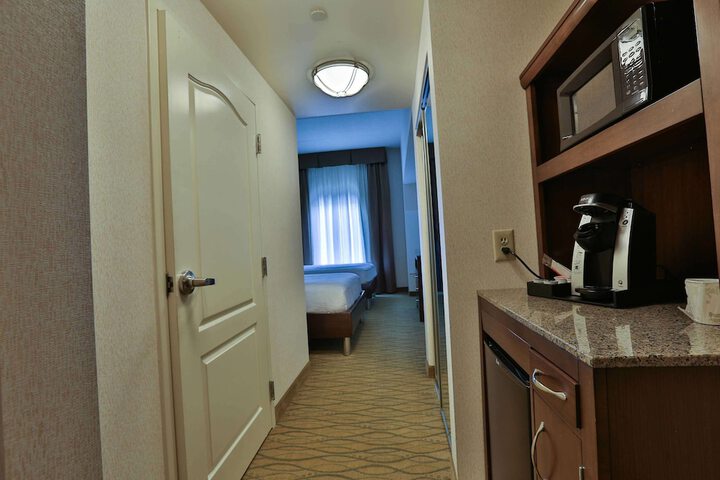 Room 37 of 76