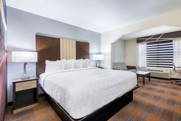 Clarion Pointe Madison Huntsville