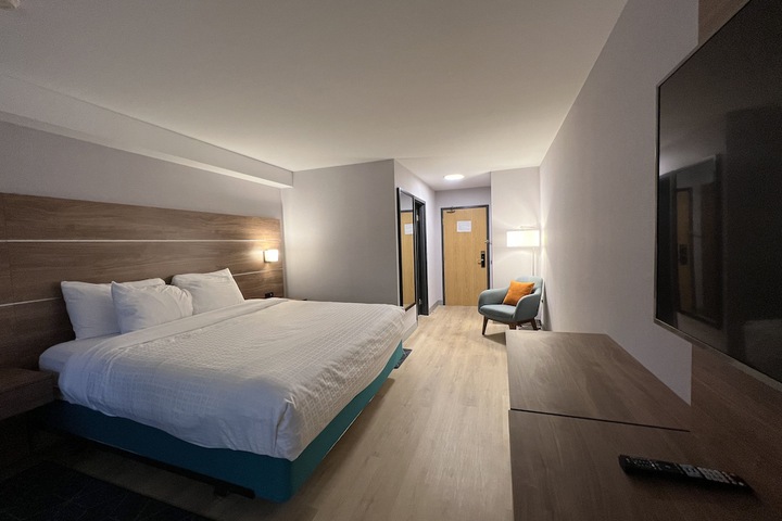 Room 11 of 24