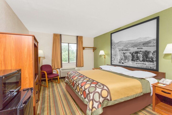 Room 9 of 16