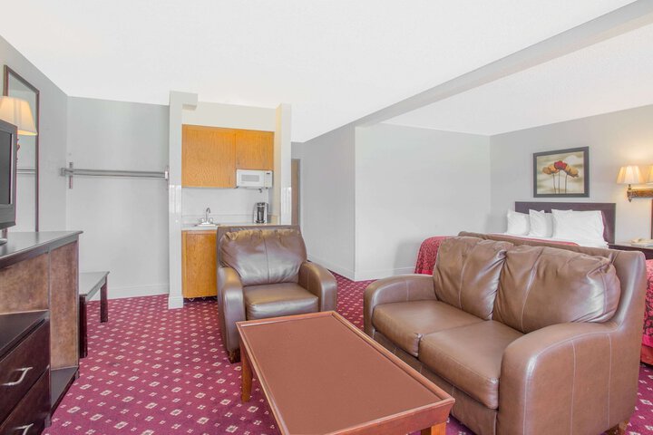 Days Inn by Wyndham Lake Village