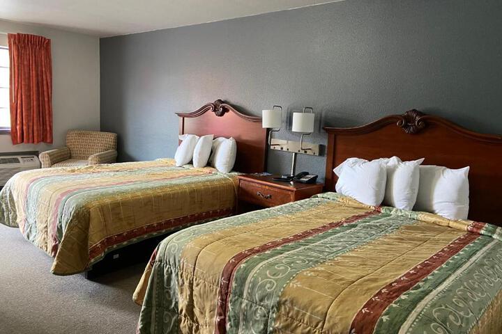 Redbud Inn