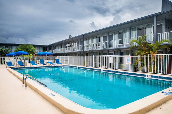 Days Inn by Wyndham Stuart