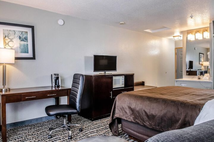 Clarion Hotel by Humboldt Bay