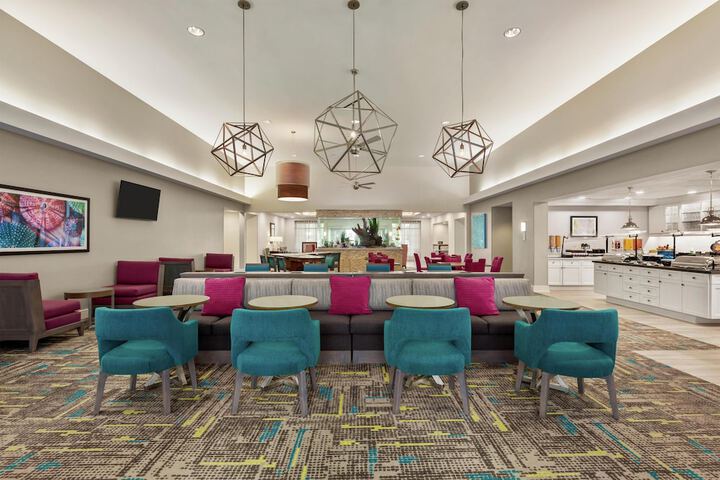 Homewood Suites by Hilton Fort Myers Airport / FGCU