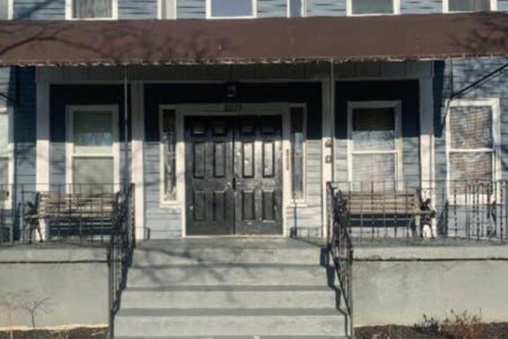 Stylish Apartment in Malden. 20 min from Boston