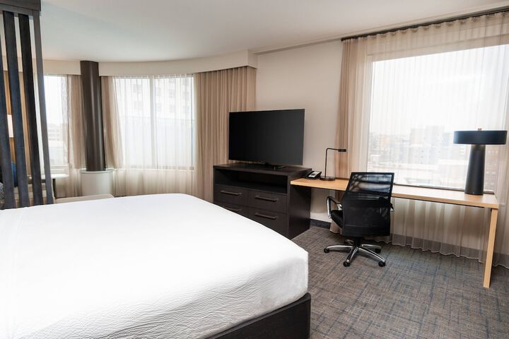 Room 32 of 50
