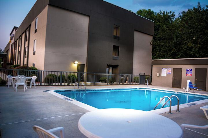 Pool 8 of 44