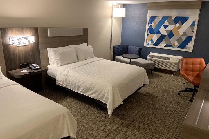 Room 26 of 77