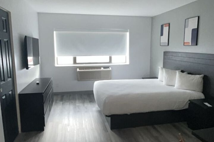 Room 49 of 64