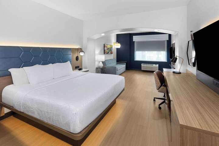 Room 19 of 47