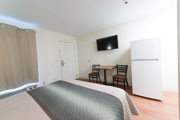 Room 9 of 24