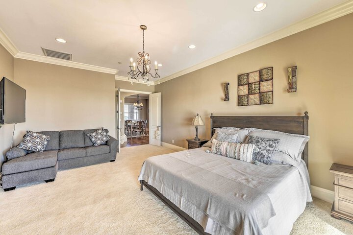 Near Wineries: Elk Grove Getaway w / Saltwater Pool