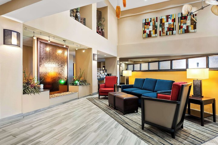 Comfort Suites