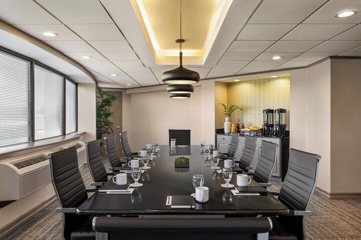 Crowne Plaza Edison by IHG