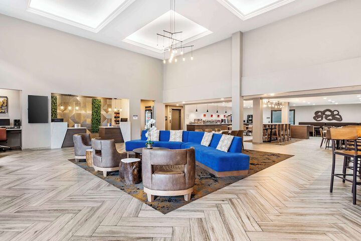 Best Western Plus Bourbonnais Hotel & Suites
