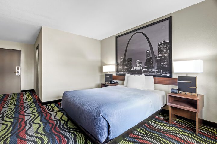 Super 8 by Wyndham Farmington