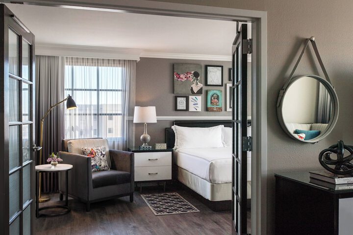 Room 27 of 52