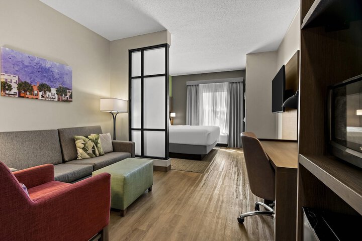 Comfort Suites Charleston West Ashley