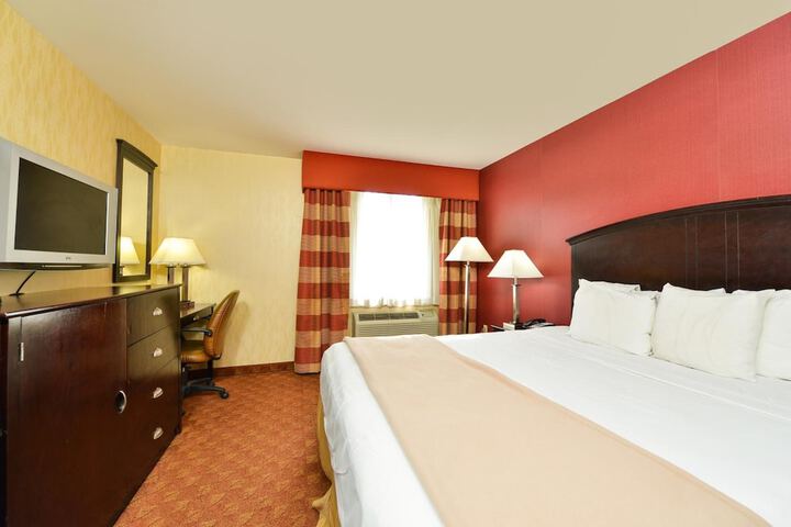 Room 11 of 20