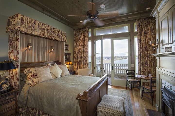 Room 44 of 154