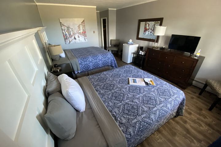 Room 44 of 102