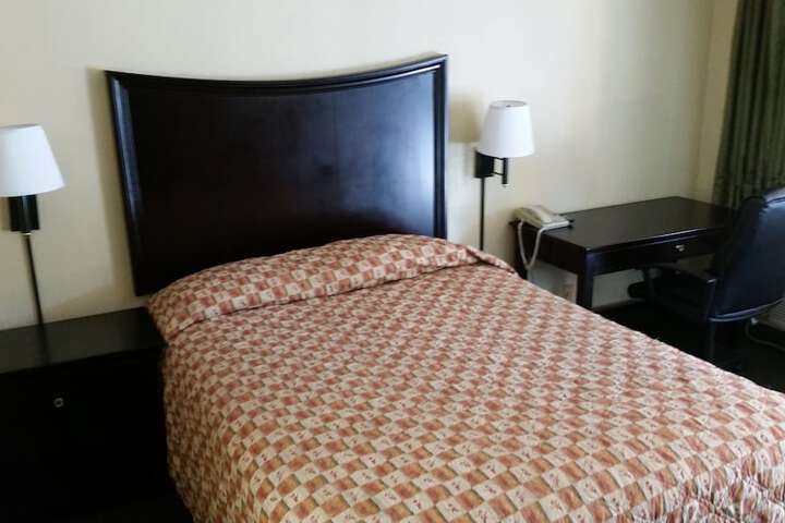 Room 7 of 19
