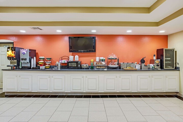 Breakfast/Coffee Service 32 of 39