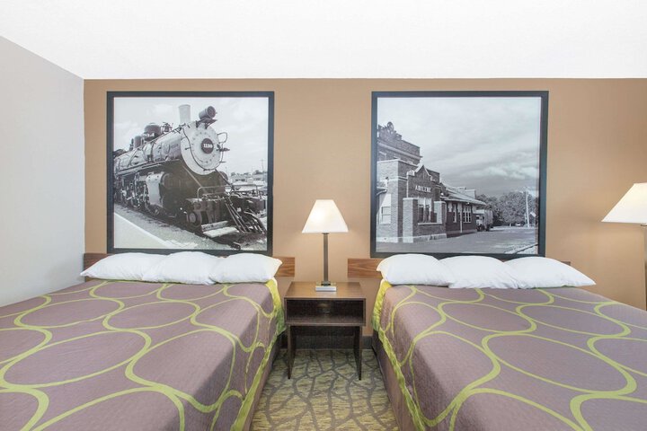 Room 4 of 15
