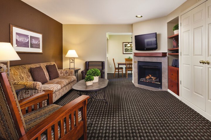 Room 10 of 16