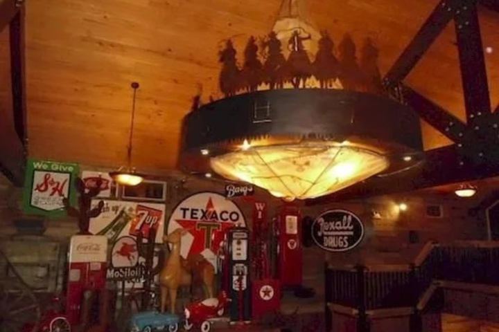 Antler Oaks Lodge