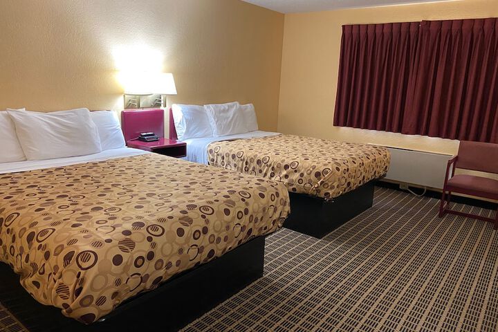 Room 9 of 18