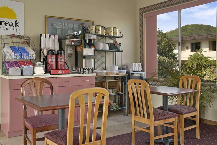 Breakfast/Coffee Service 19 of 19