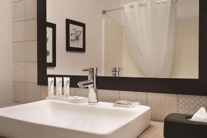 Country Inn & Suites by Radisson Detroit Lakes