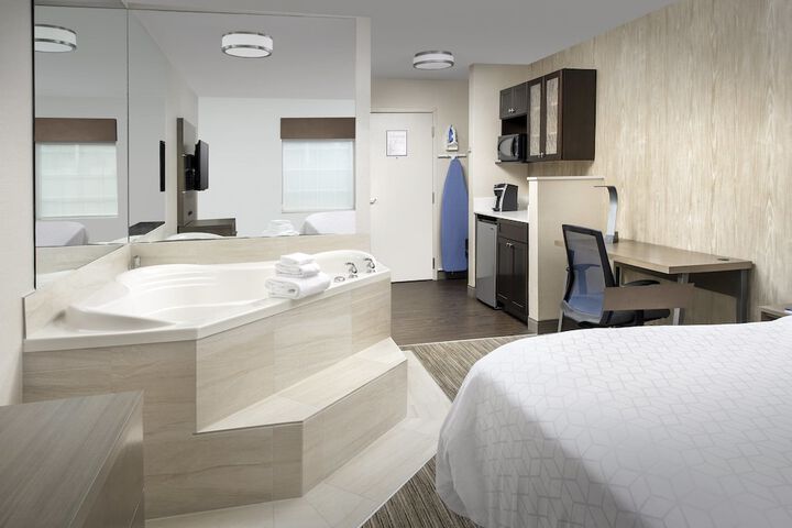 Room 16 of 33
