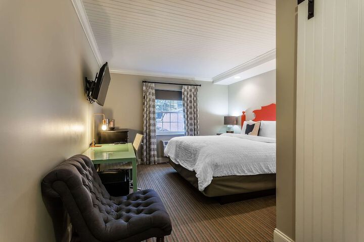 The Aurora Inn