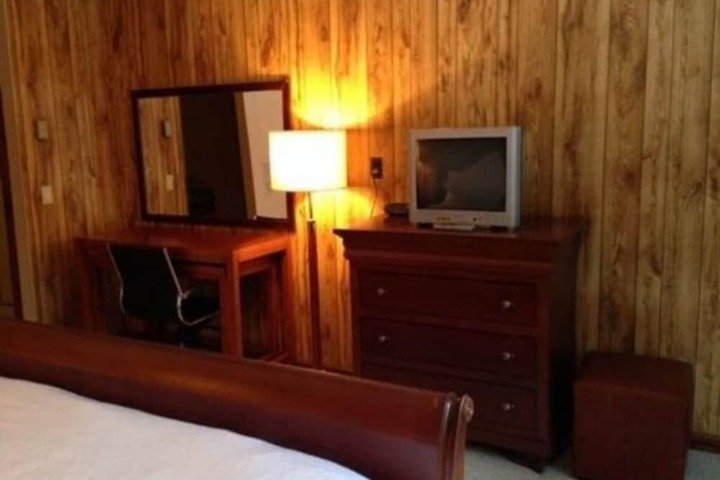 Room 16 of 34