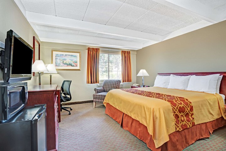 Room 10 of 17