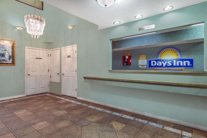 Days Inn by Wyndham San Antonio